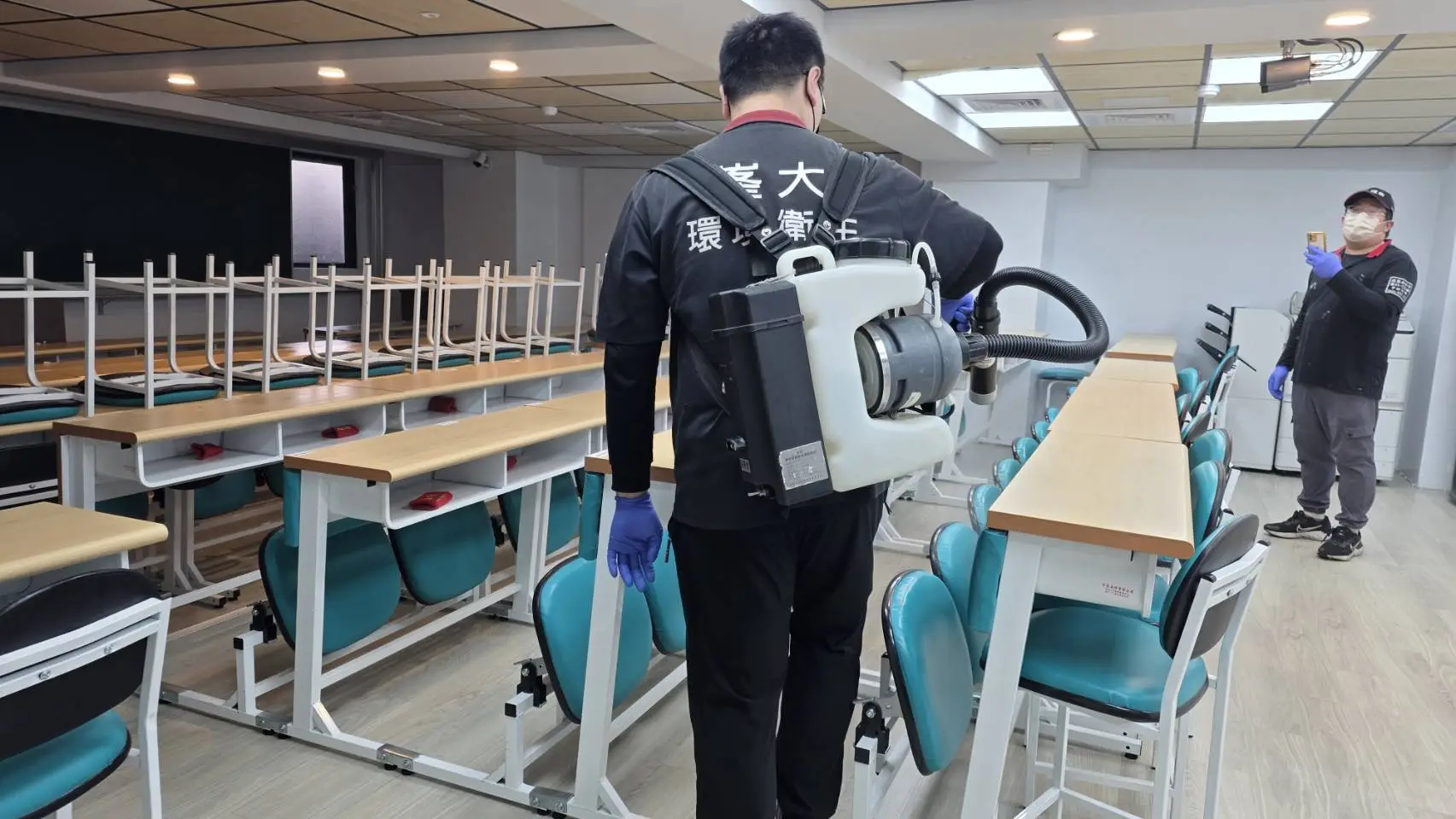 教室定期進行環境清潔維護